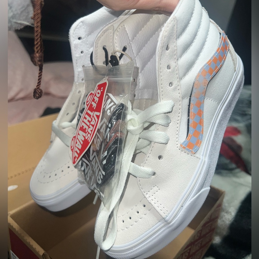 BRAND NEW SIZE 5 WMN